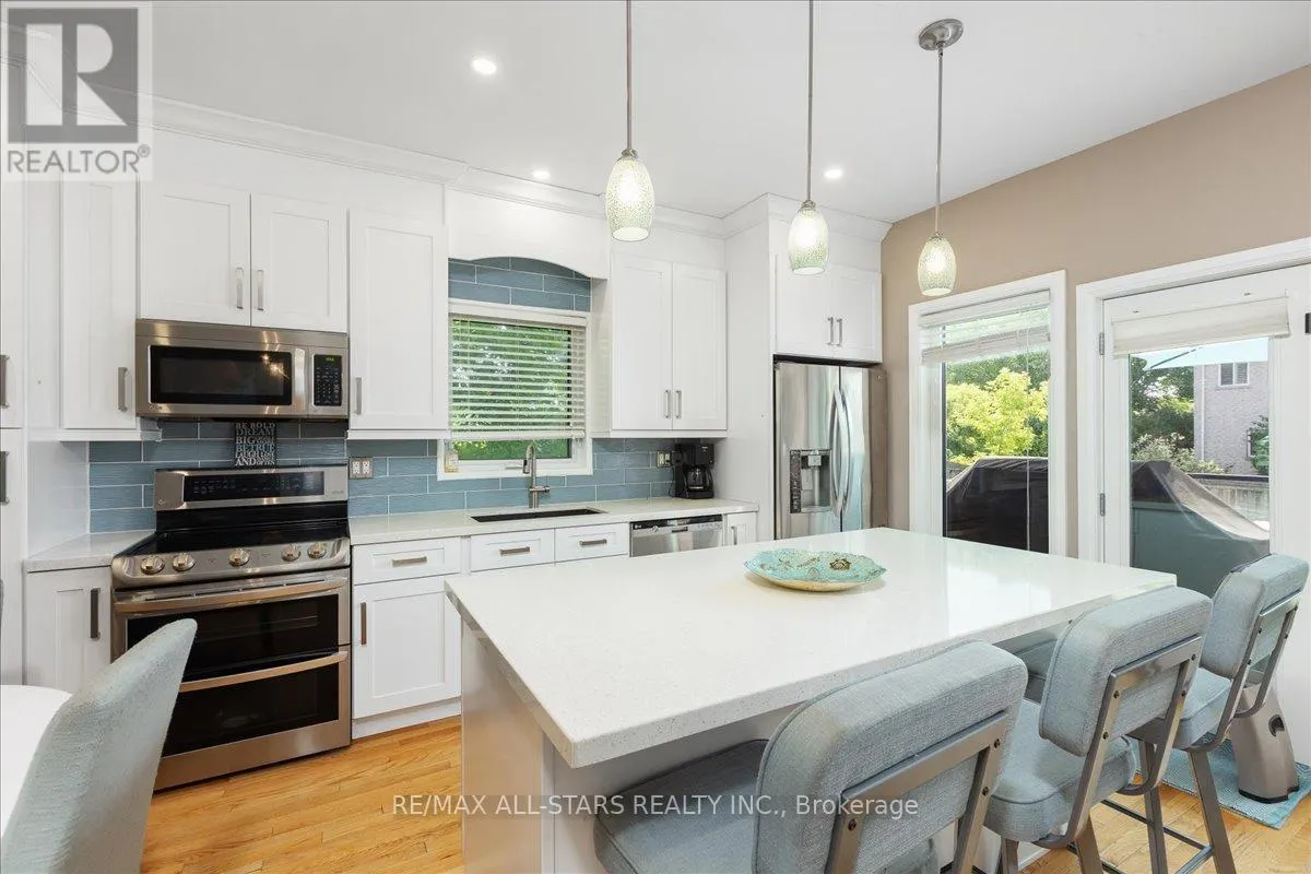 98 BAYVIEW AVENUE