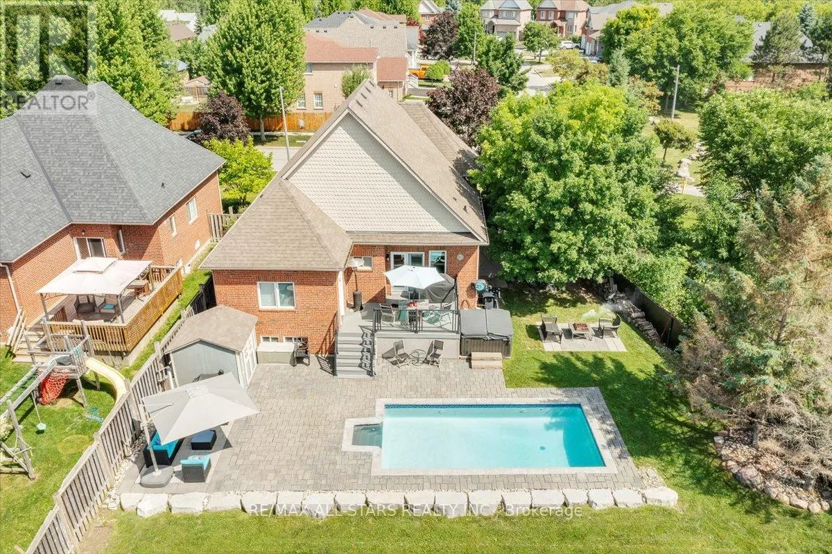 98 BAYVIEW AVENUE