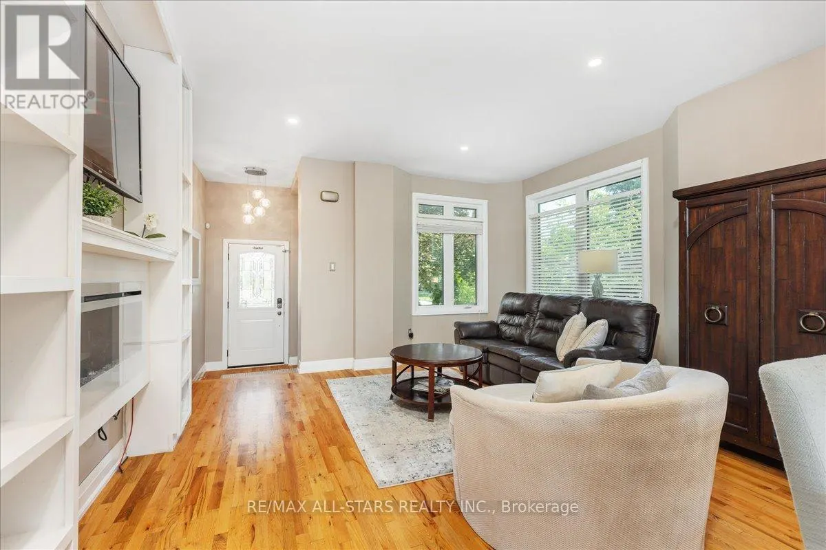 98 BAYVIEW AVENUE