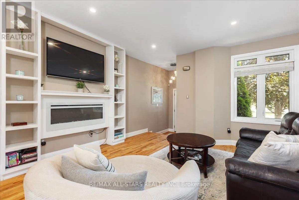 98 BAYVIEW AVENUE