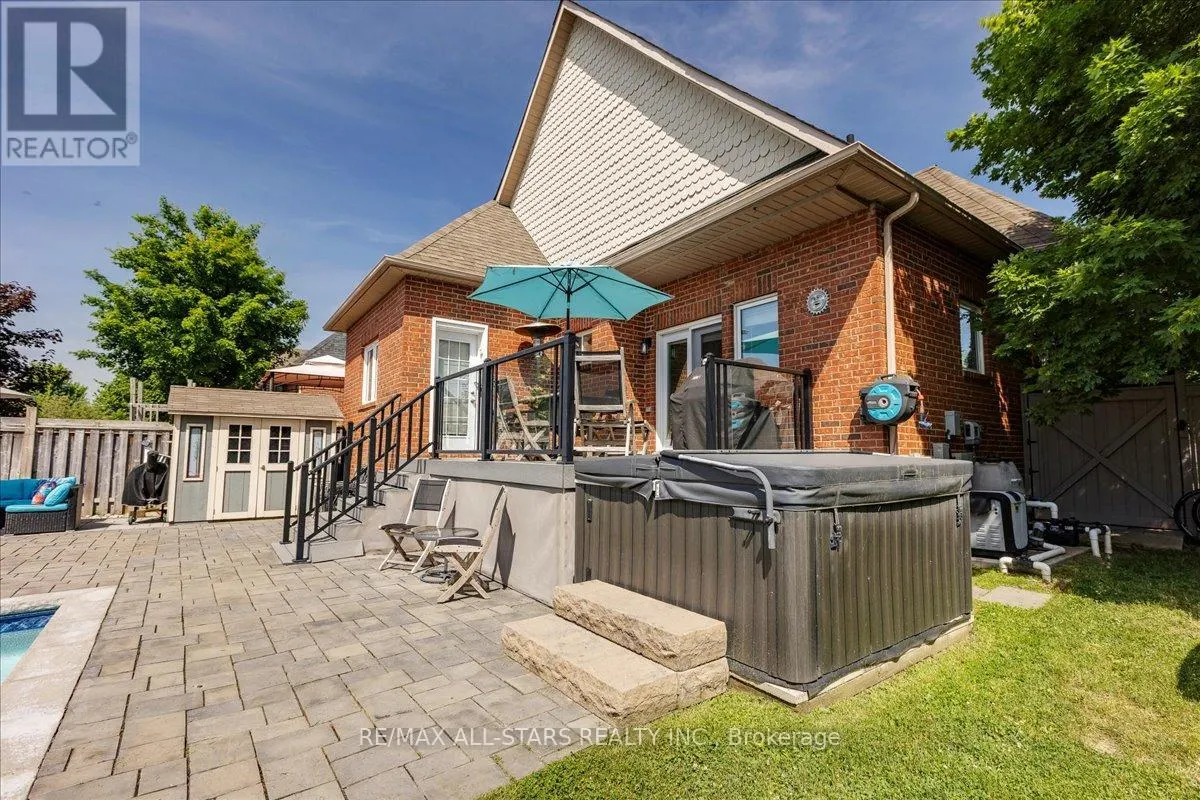 98 BAYVIEW AVENUE