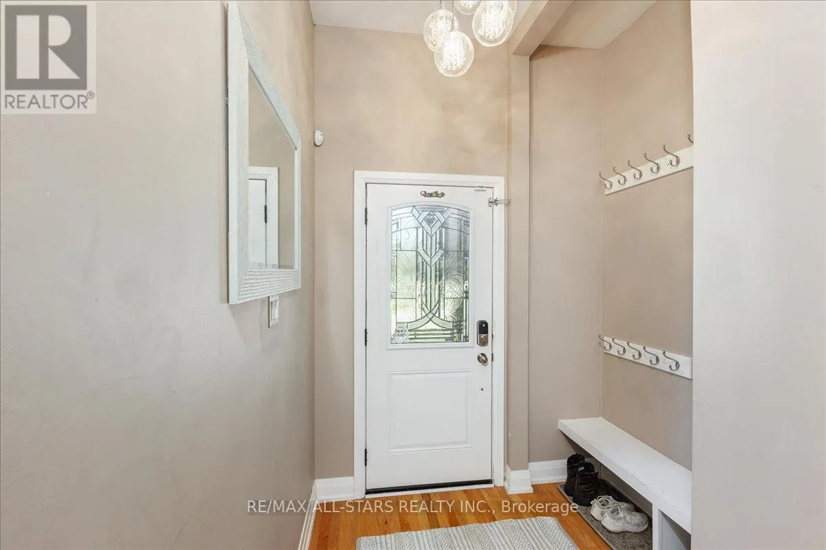 98 BAYVIEW AVENUE