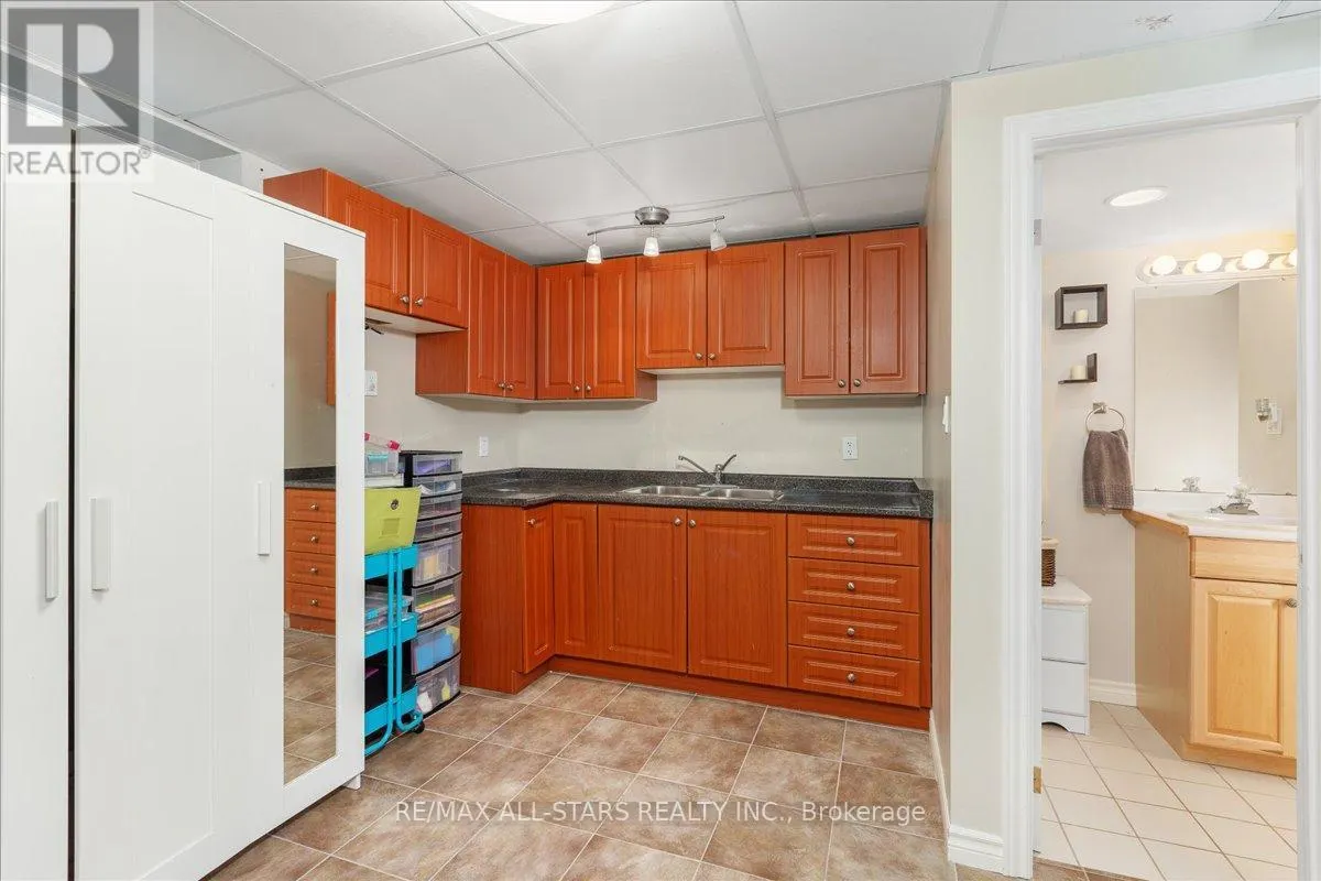 98 BAYVIEW AVENUE