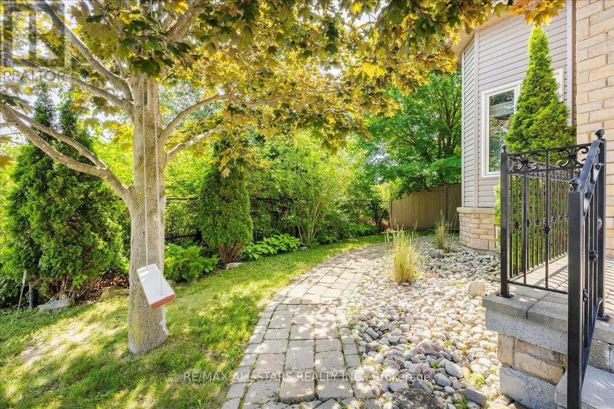 98 BAYVIEW AVENUE