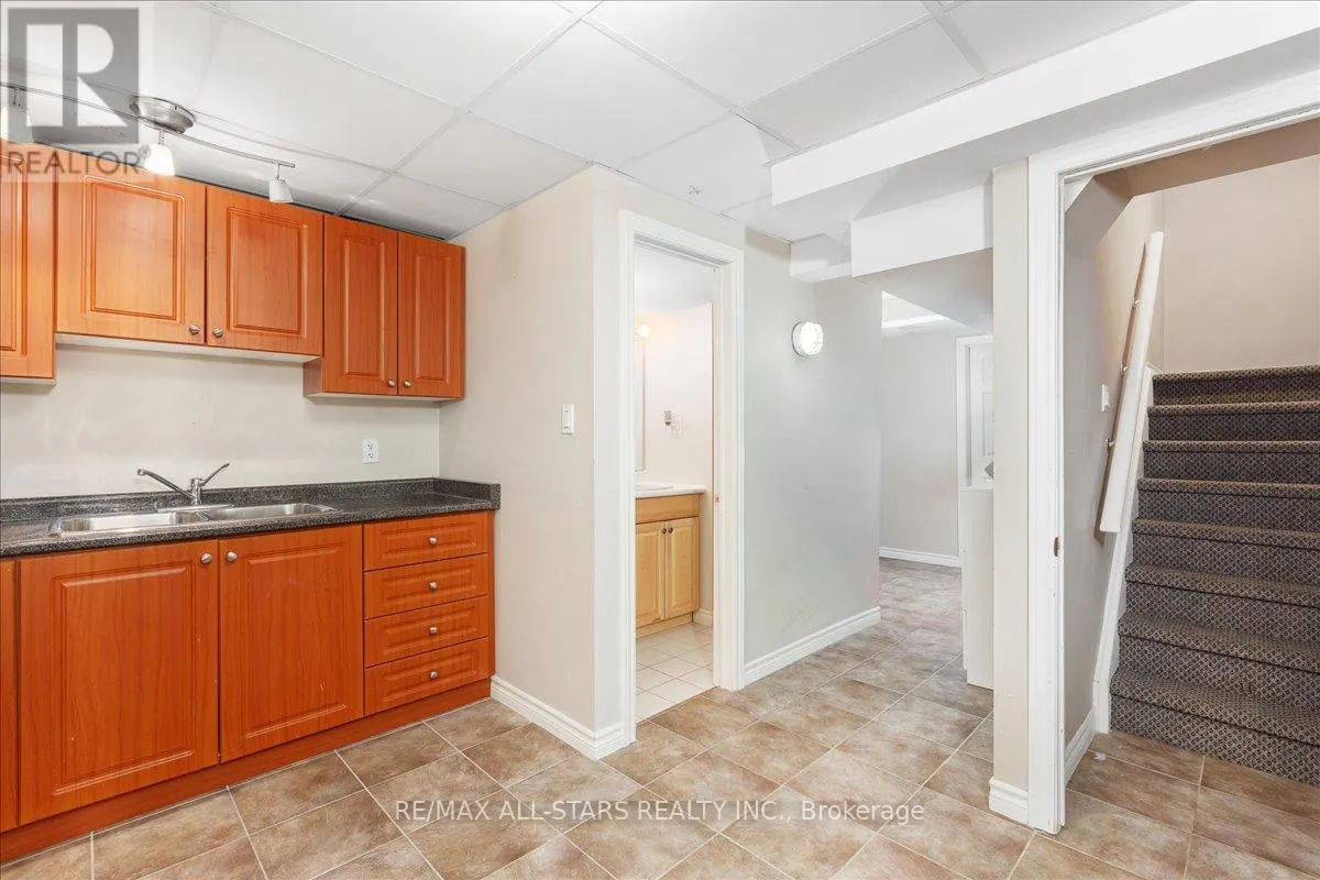 98 BAYVIEW AVENUE