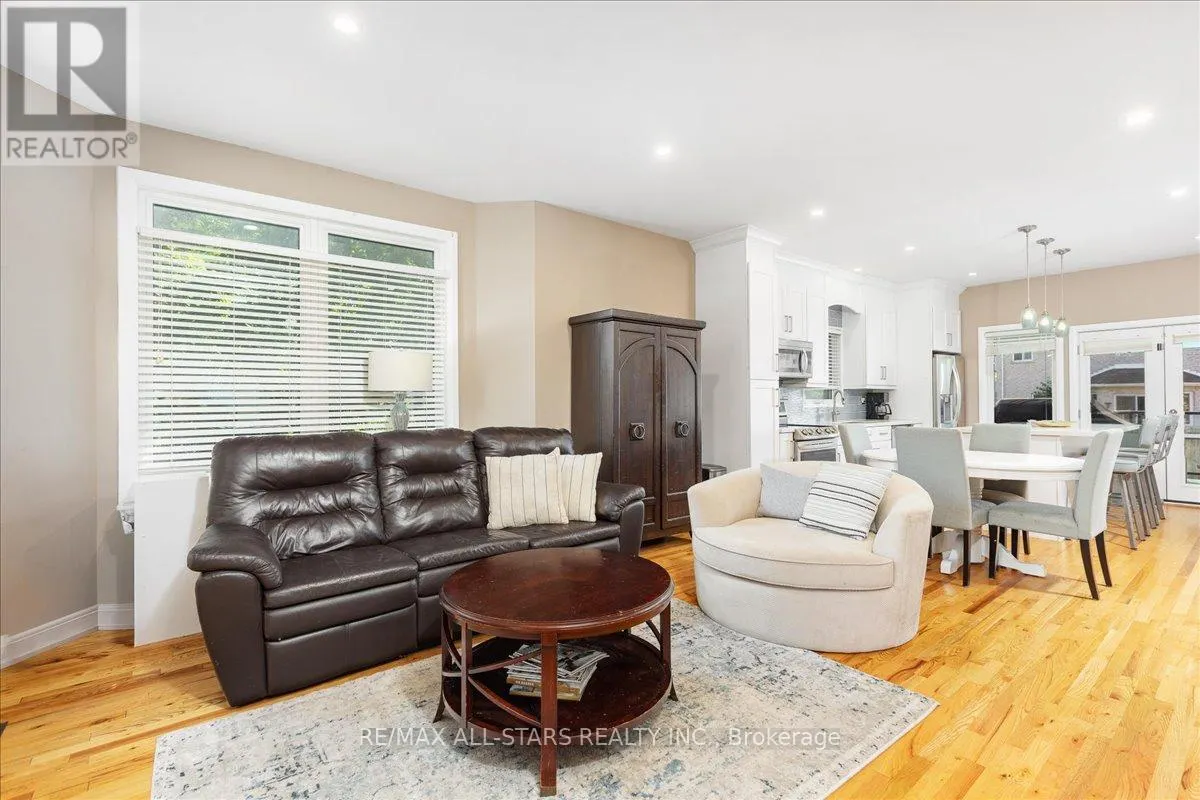 98 BAYVIEW AVENUE