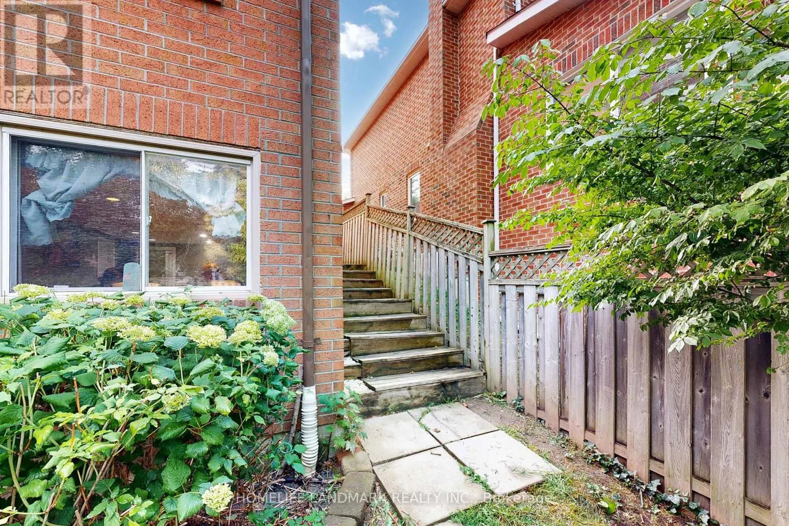 15 HOLLINGHAM ROAD