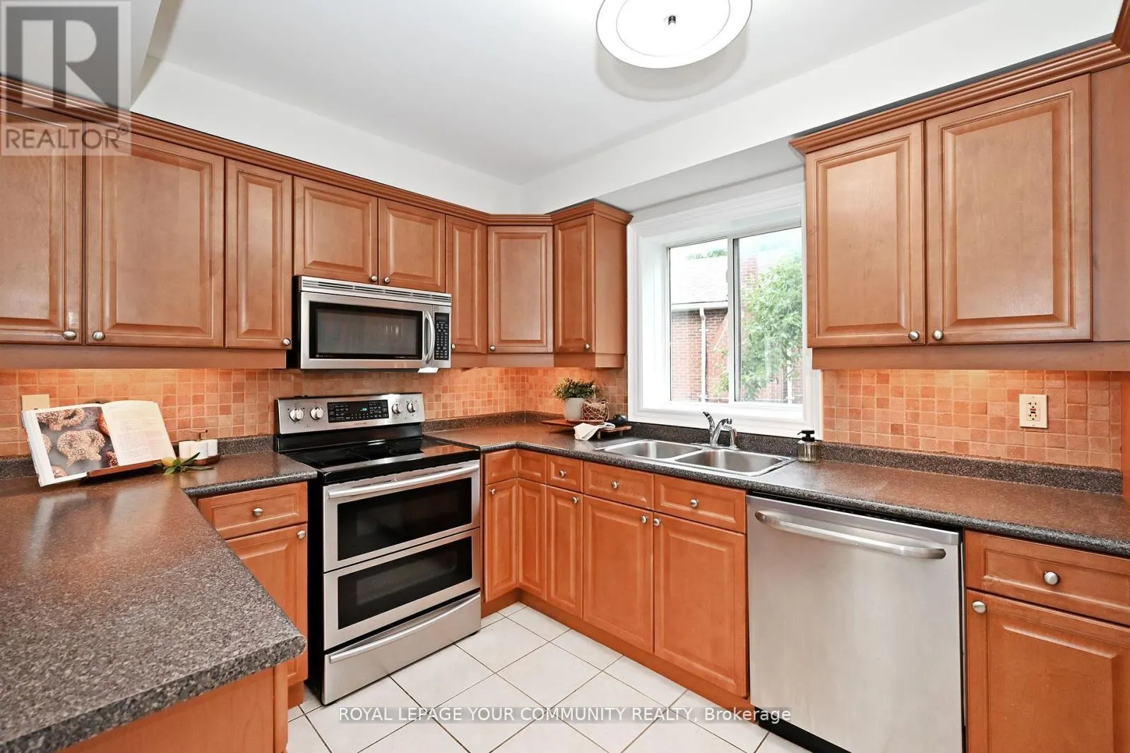50 THE QUEENSWAY S