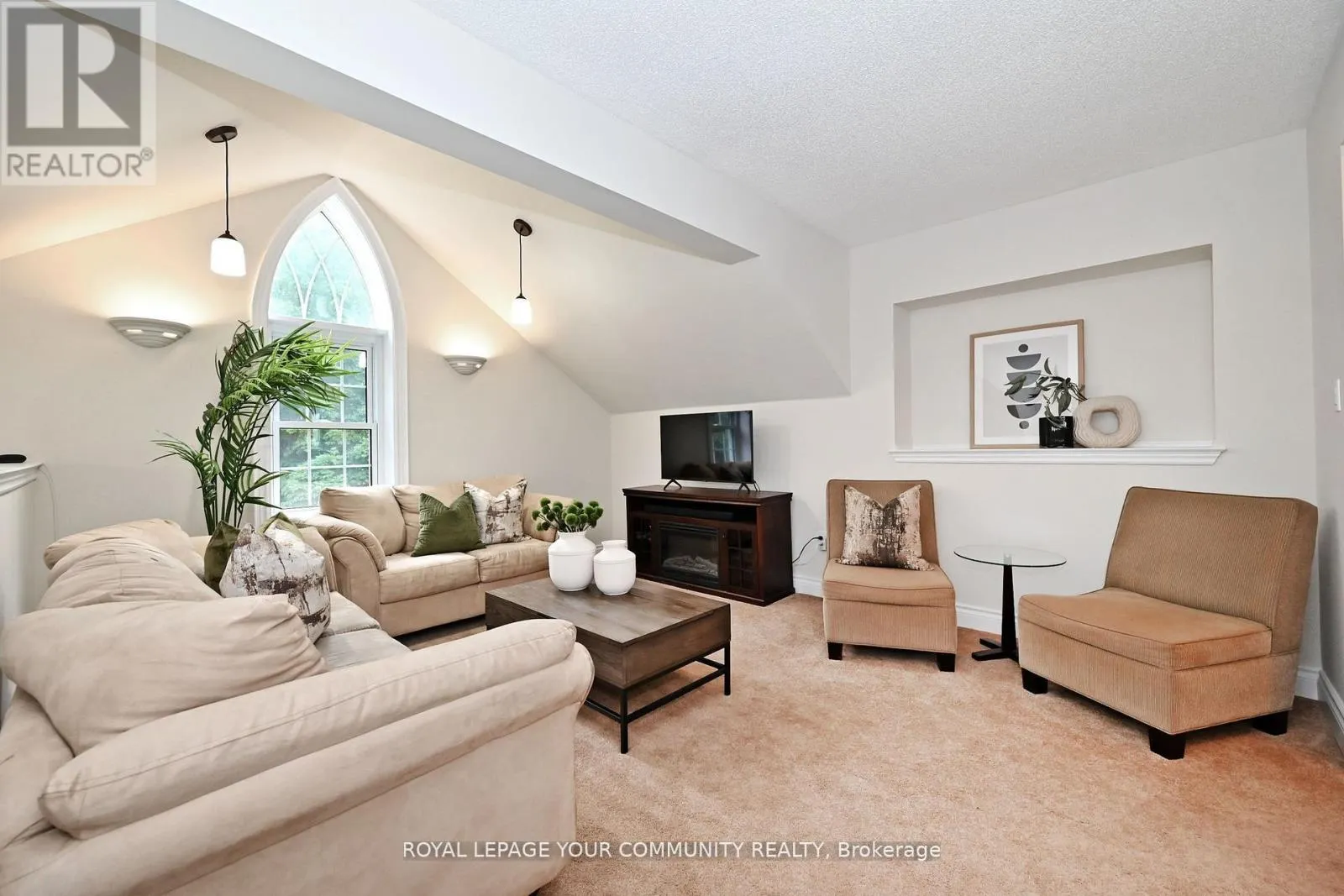 50 THE QUEENSWAY S