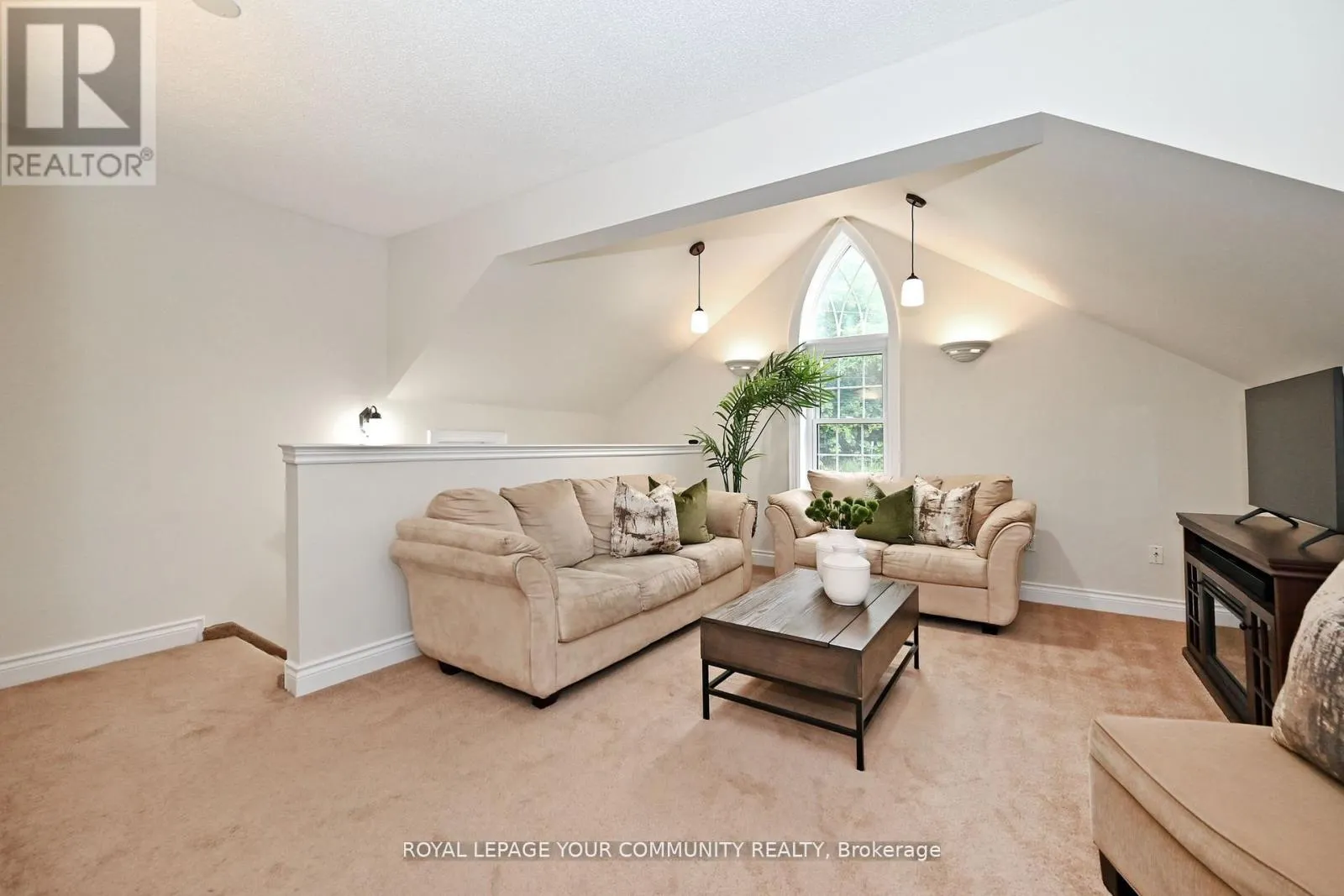 50 THE QUEENSWAY S