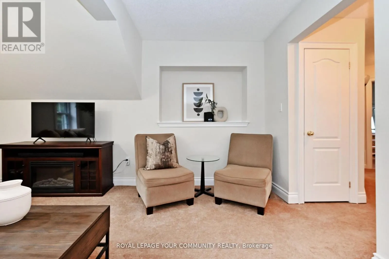 50 THE QUEENSWAY S