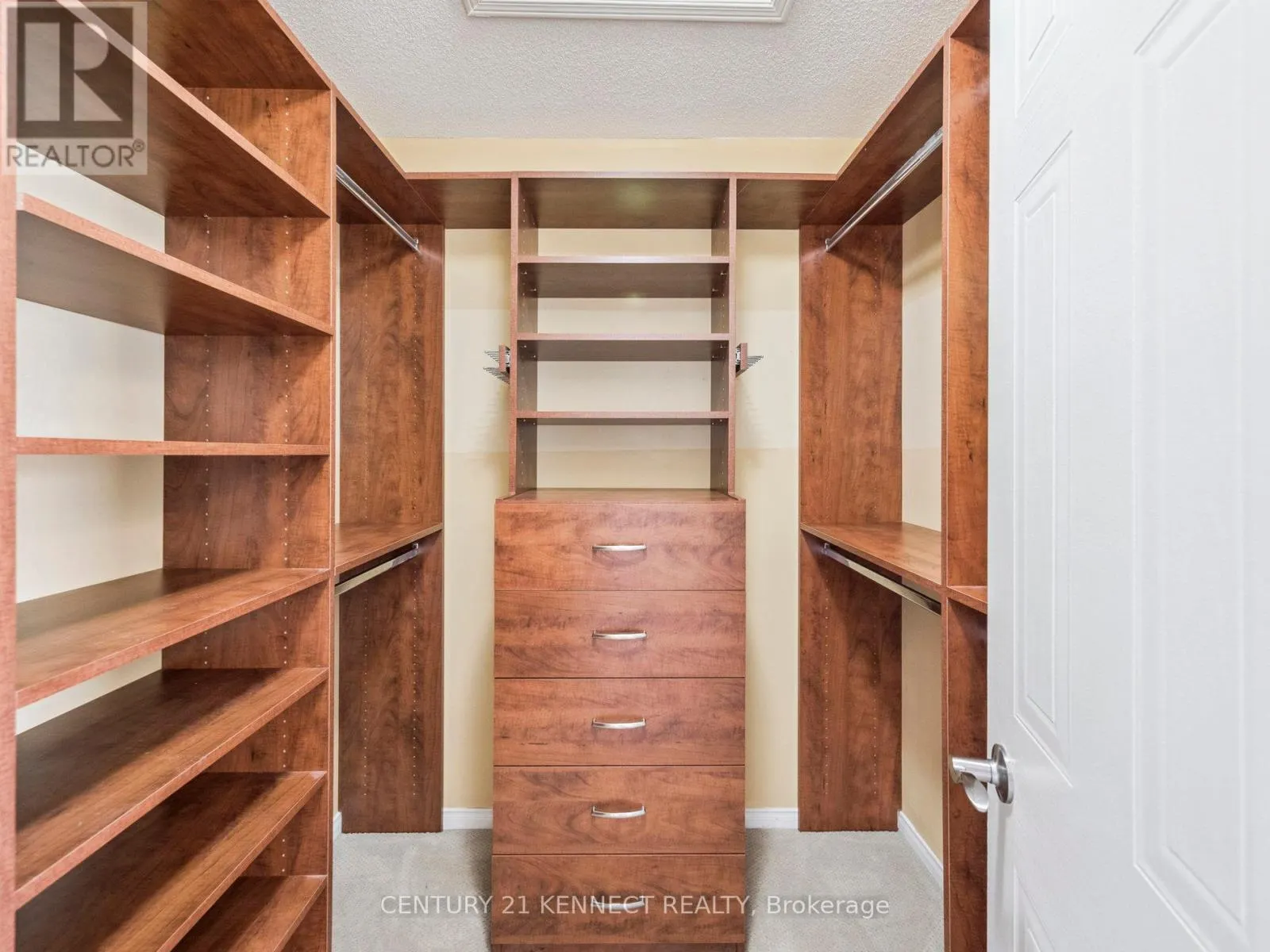 69 SILVER STREAM AVENUE