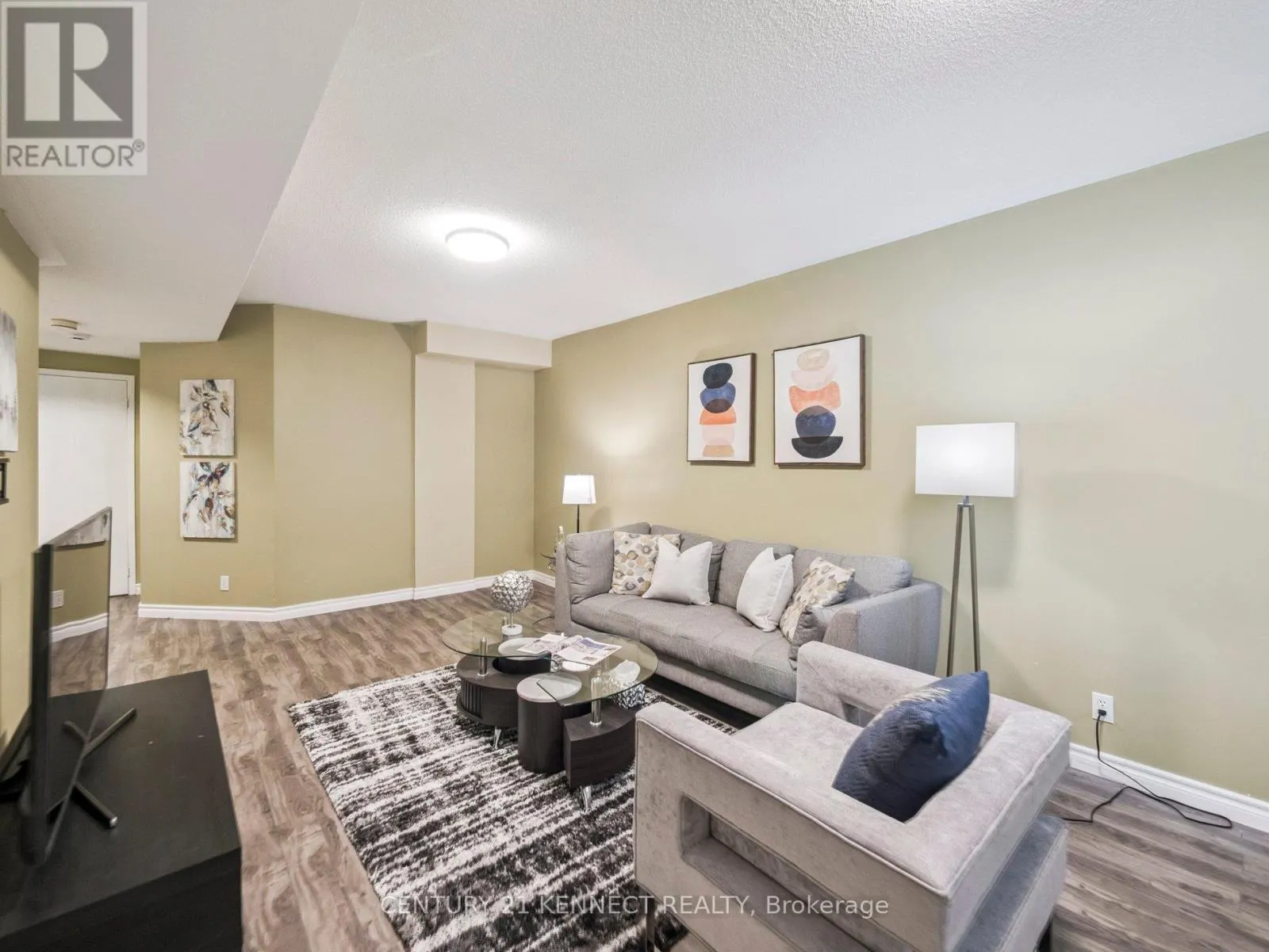 69 SILVER STREAM AVENUE