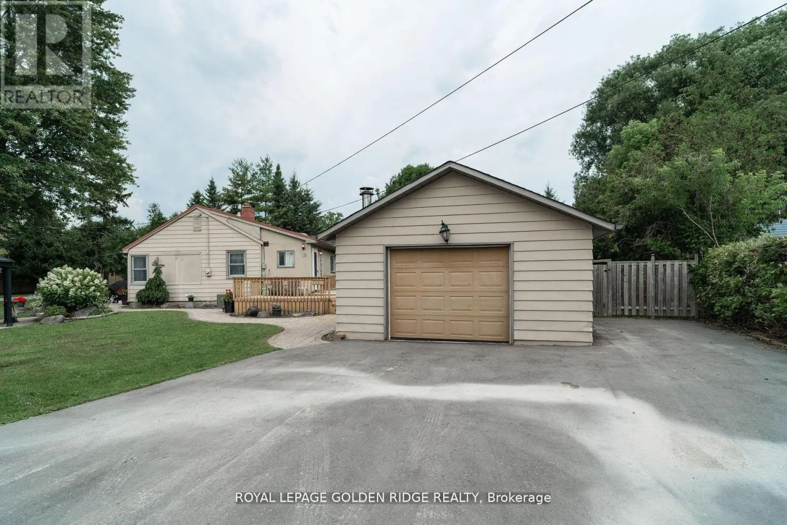 19 LAKE DRIVE N