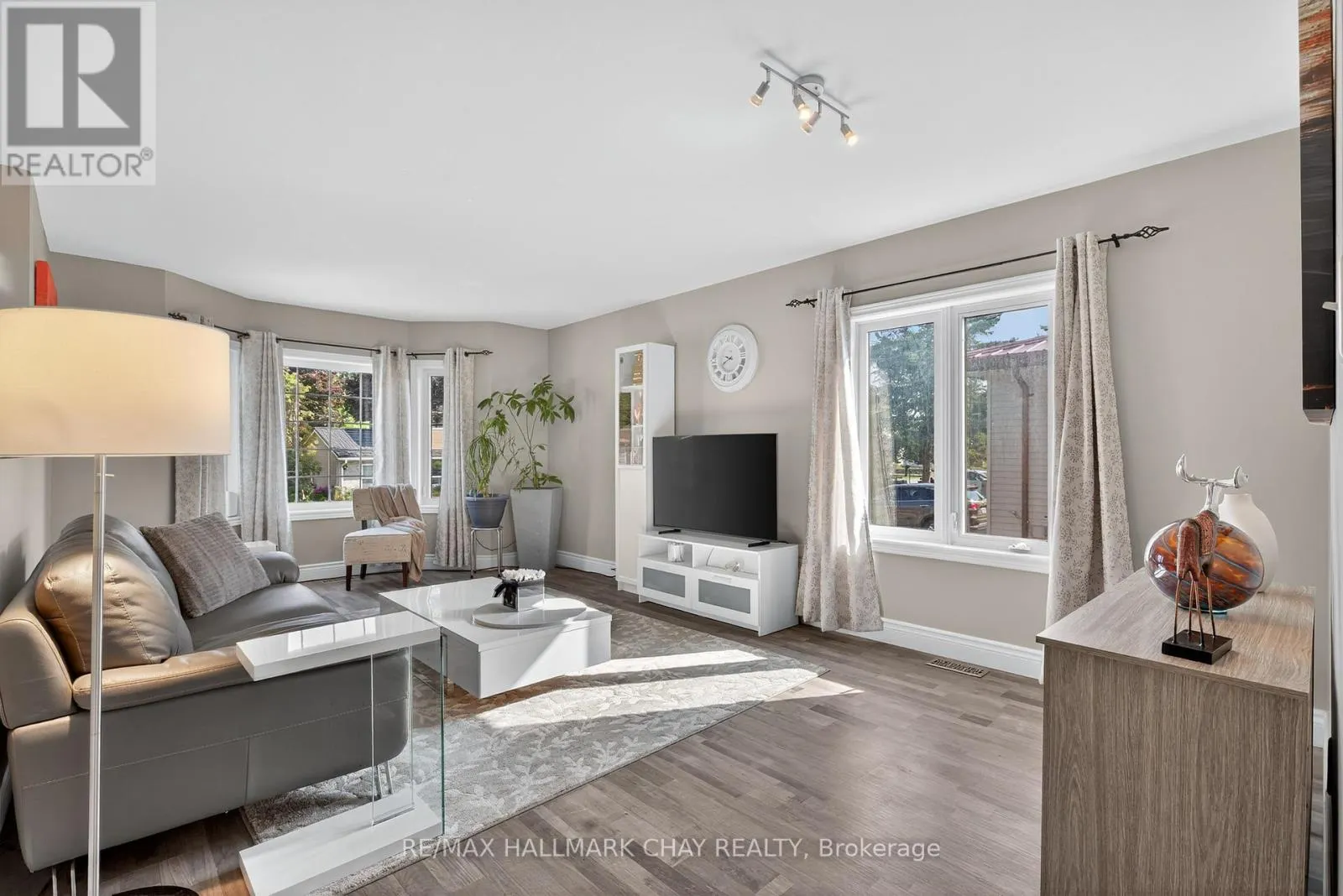 291 PARKWOOD AVENUE