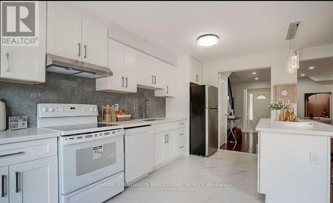 MAIN FLOOR - 24 BARRINGTON CRESCENT