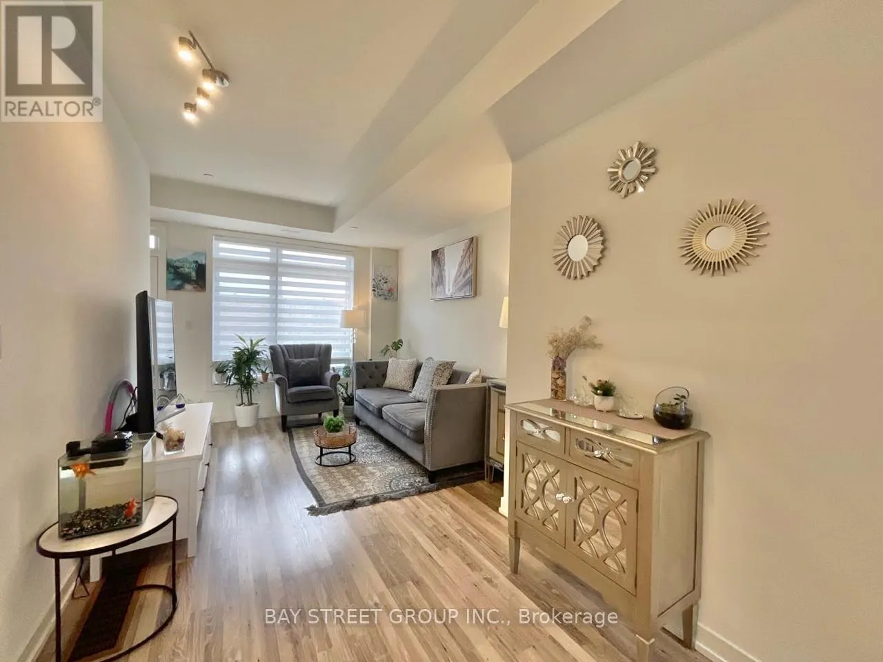 12 - 370 G RED MAPLE ROAD