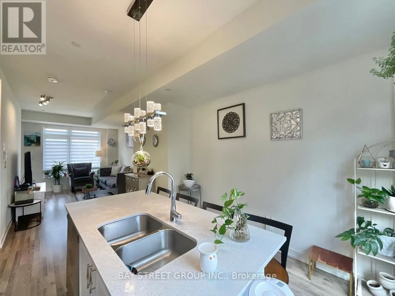 12 - 370 G RED MAPLE ROAD