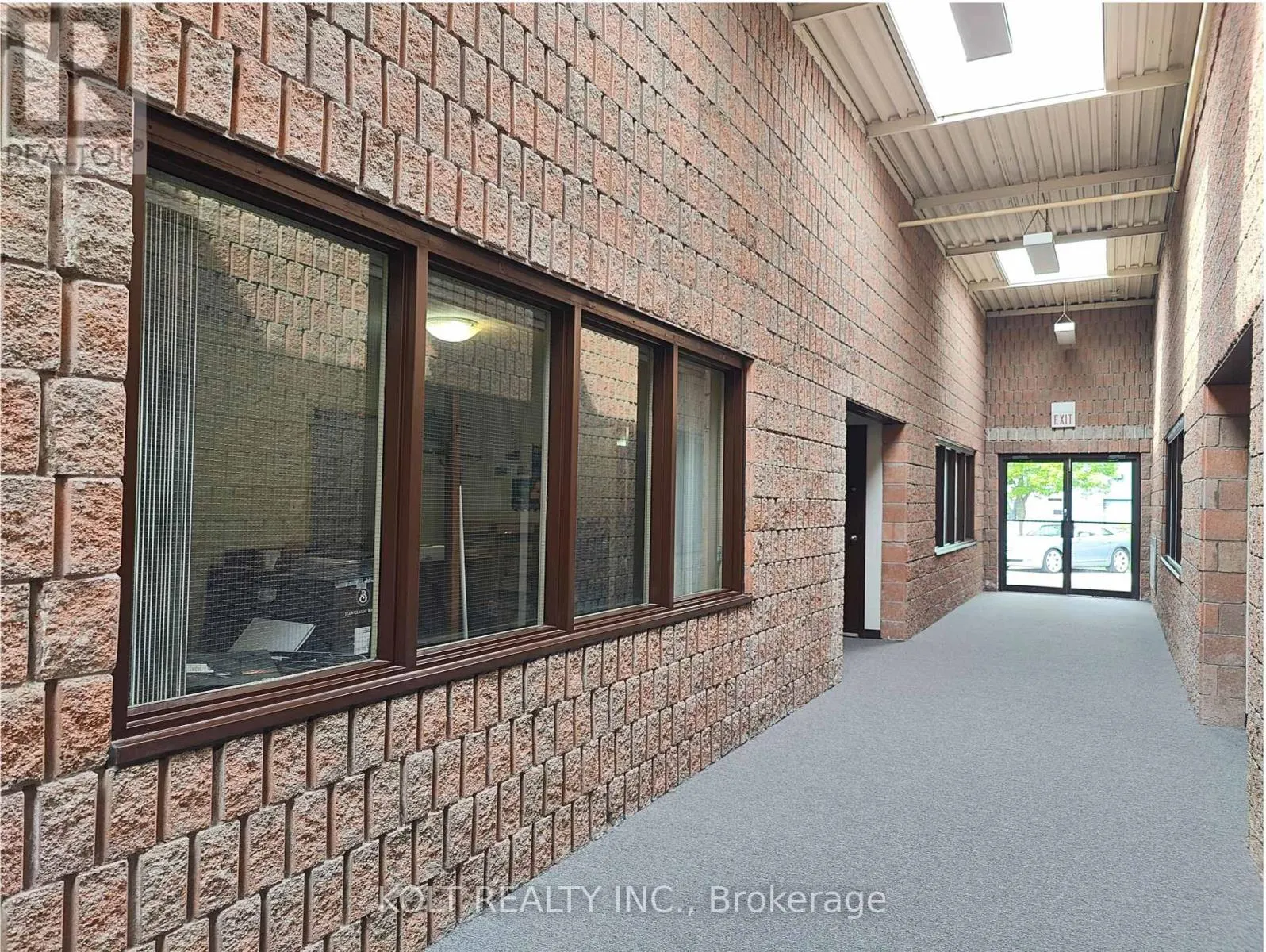 31 - 82 SANDIFORD DRIVE