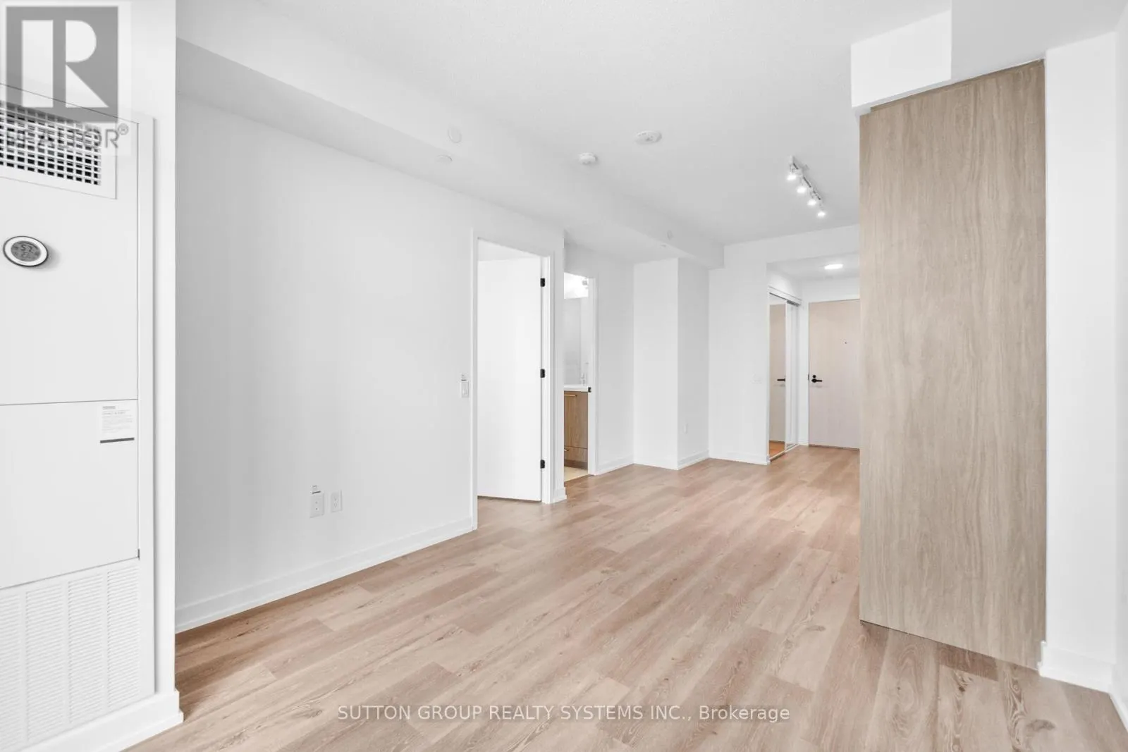 1502 - 28 INTERCHANGE WAY