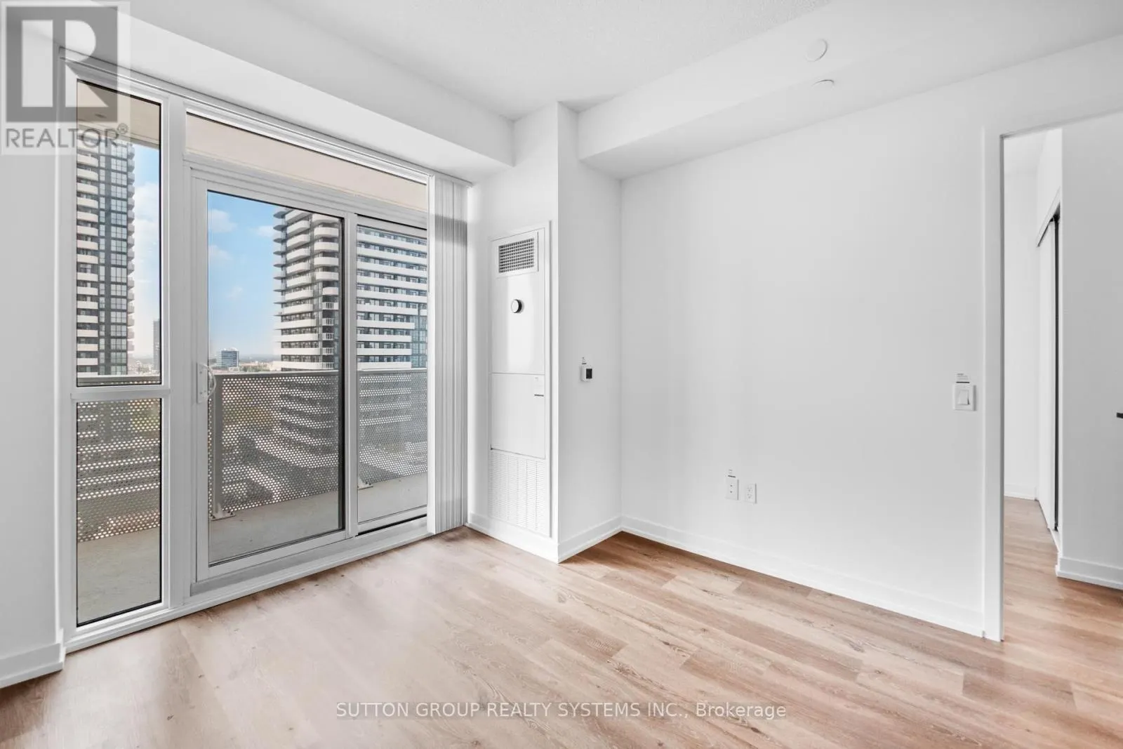1502 - 28 INTERCHANGE WAY