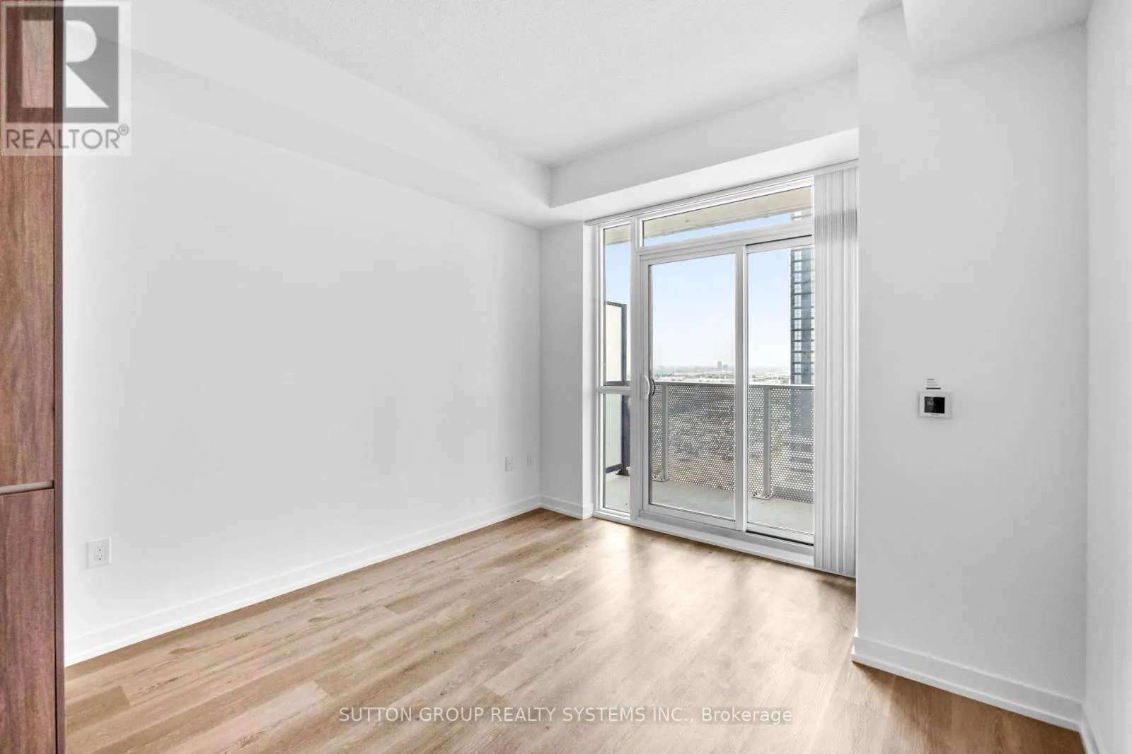 1502 - 28 INTERCHANGE WAY