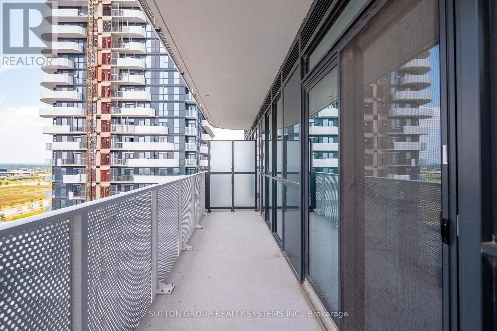1502 - 28 INTERCHANGE WAY