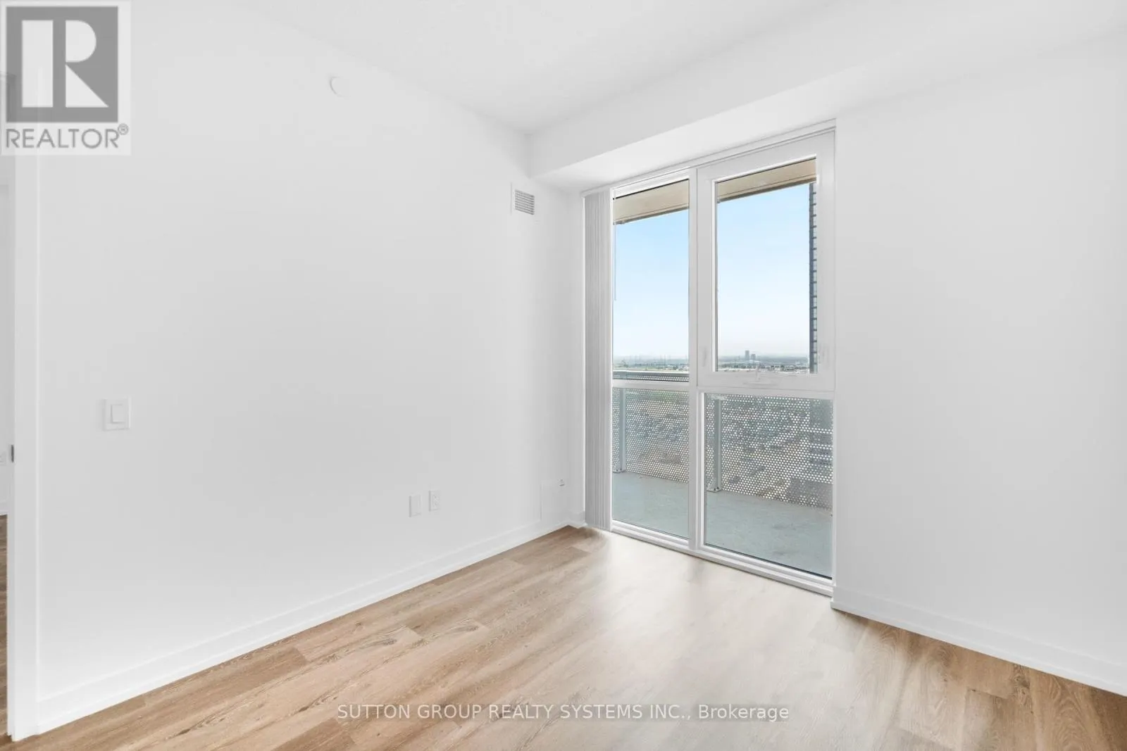 1502 - 28 INTERCHANGE WAY