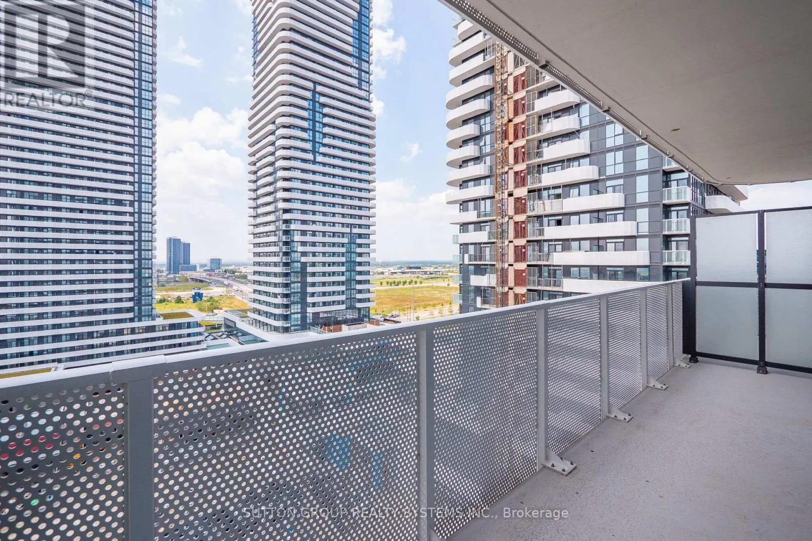 1502 - 28 INTERCHANGE WAY