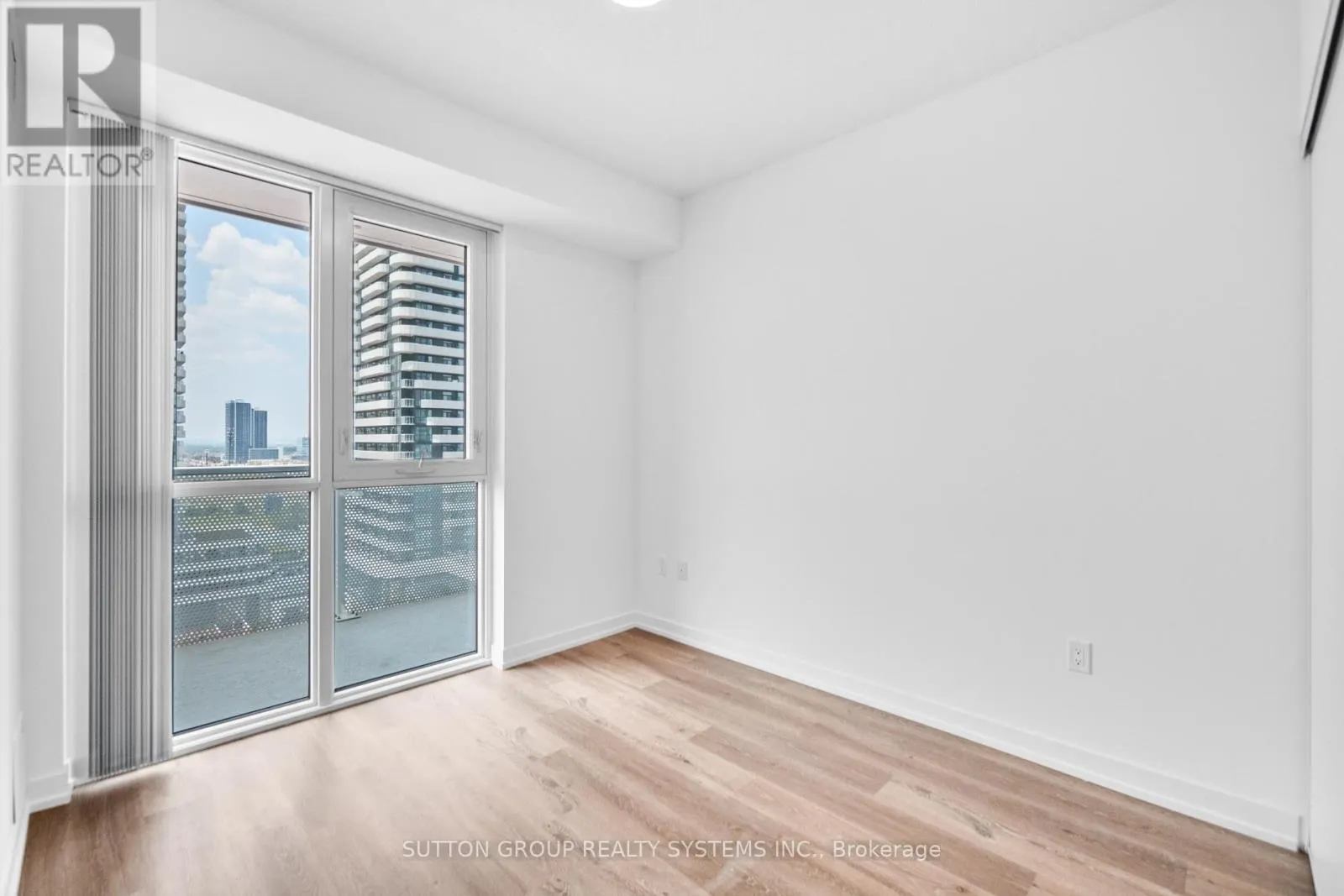 1502 - 28 INTERCHANGE WAY