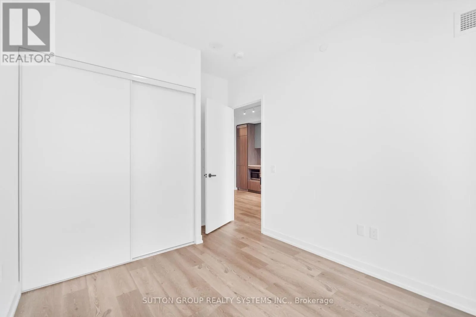 1502 - 28 INTERCHANGE WAY