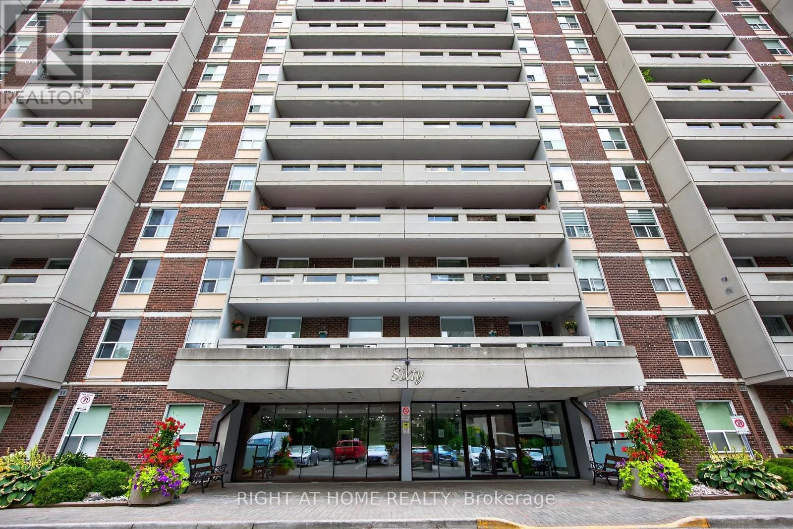 211 - 60 INVERLOCHY BOULEVARD