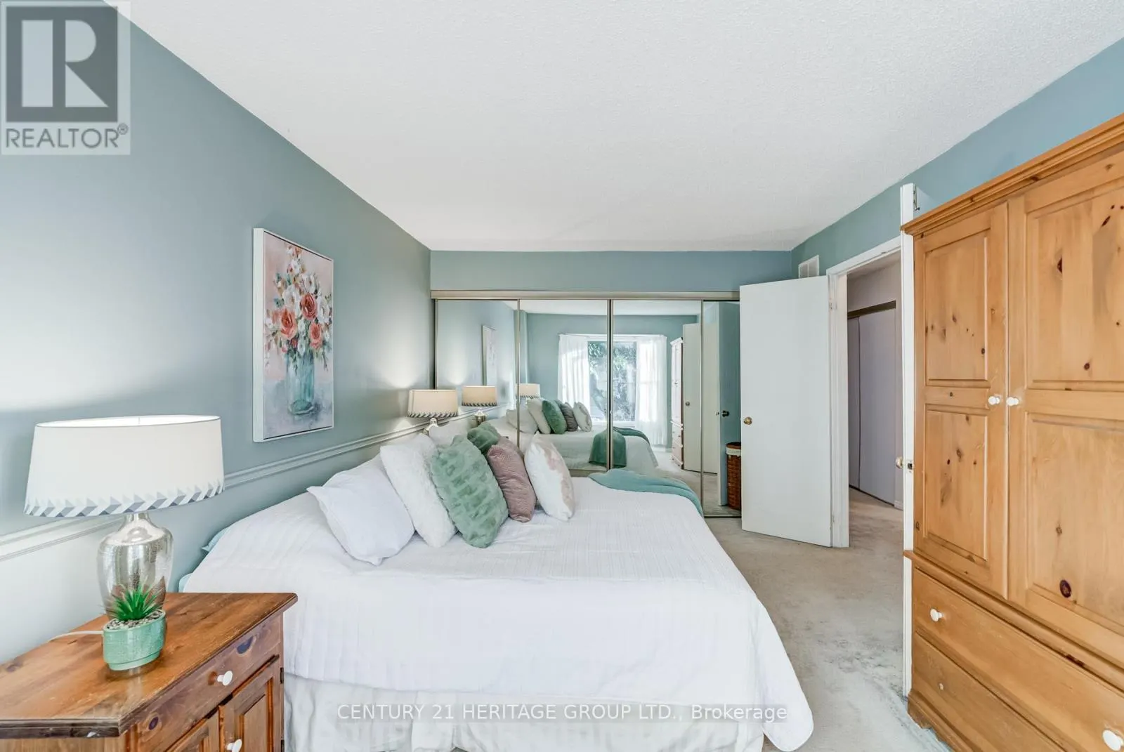 11 CLOSS SQUARE