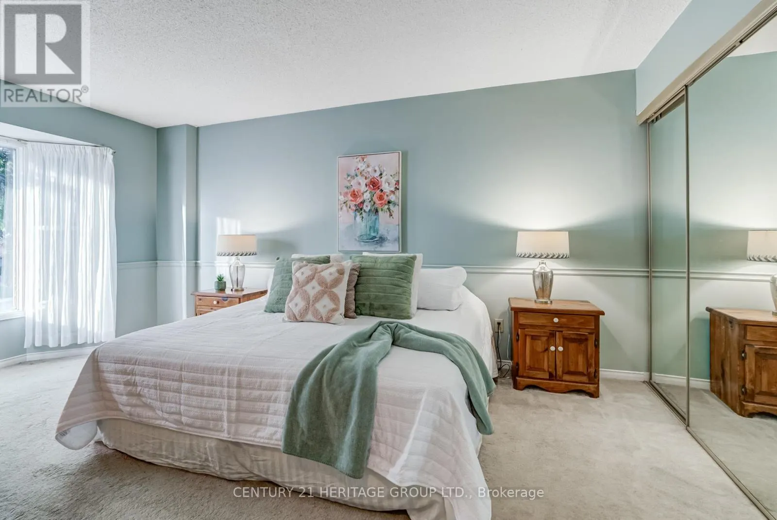 11 CLOSS SQUARE