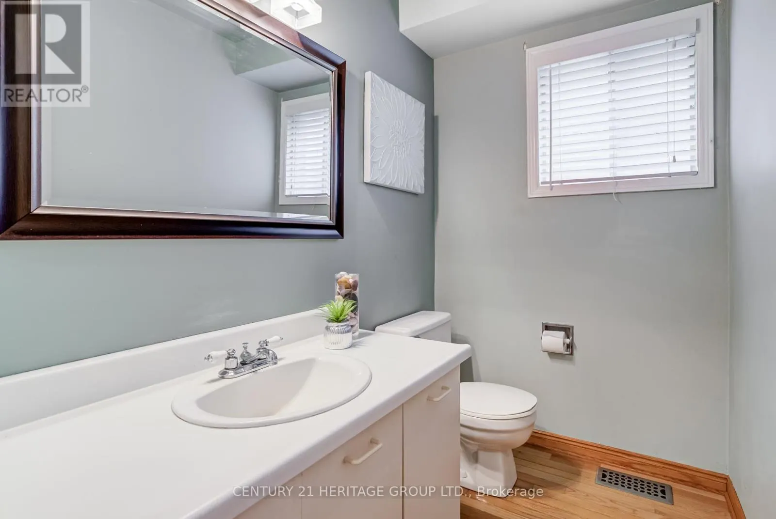11 CLOSS SQUARE
