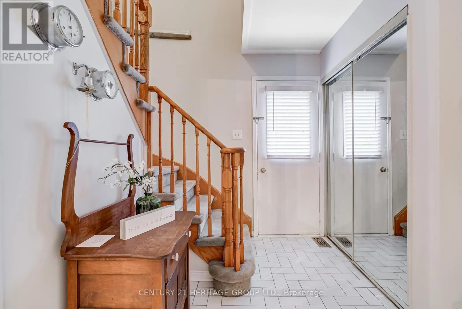 11 CLOSS SQUARE
