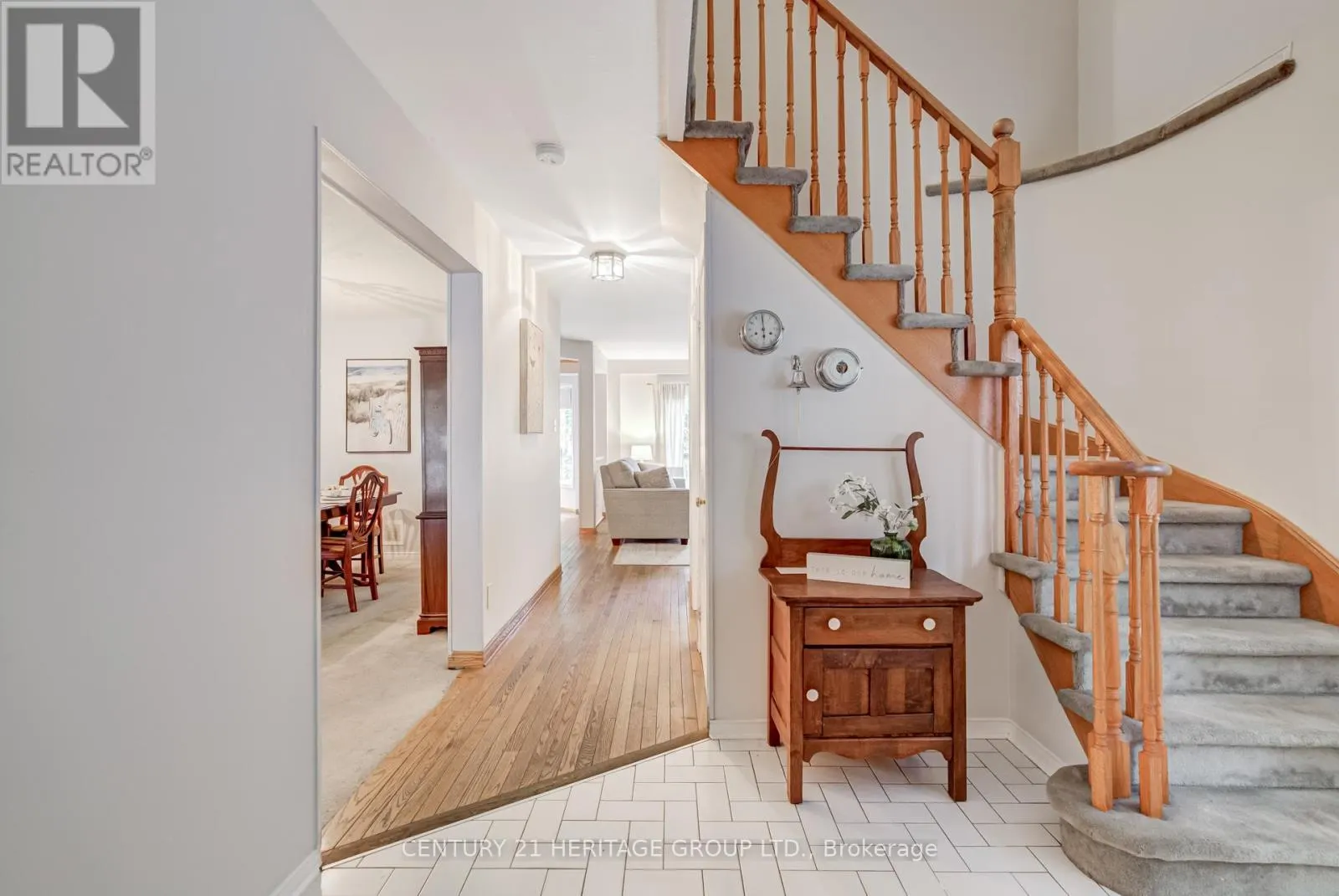 11 CLOSS SQUARE