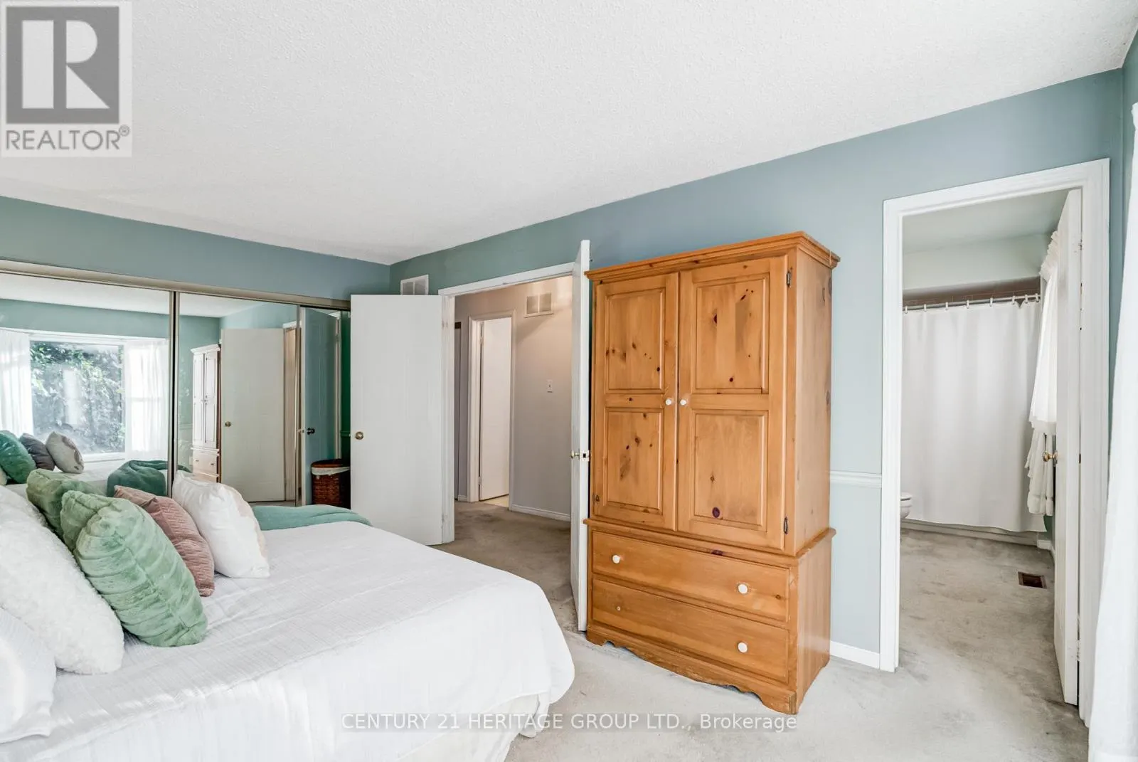 11 CLOSS SQUARE