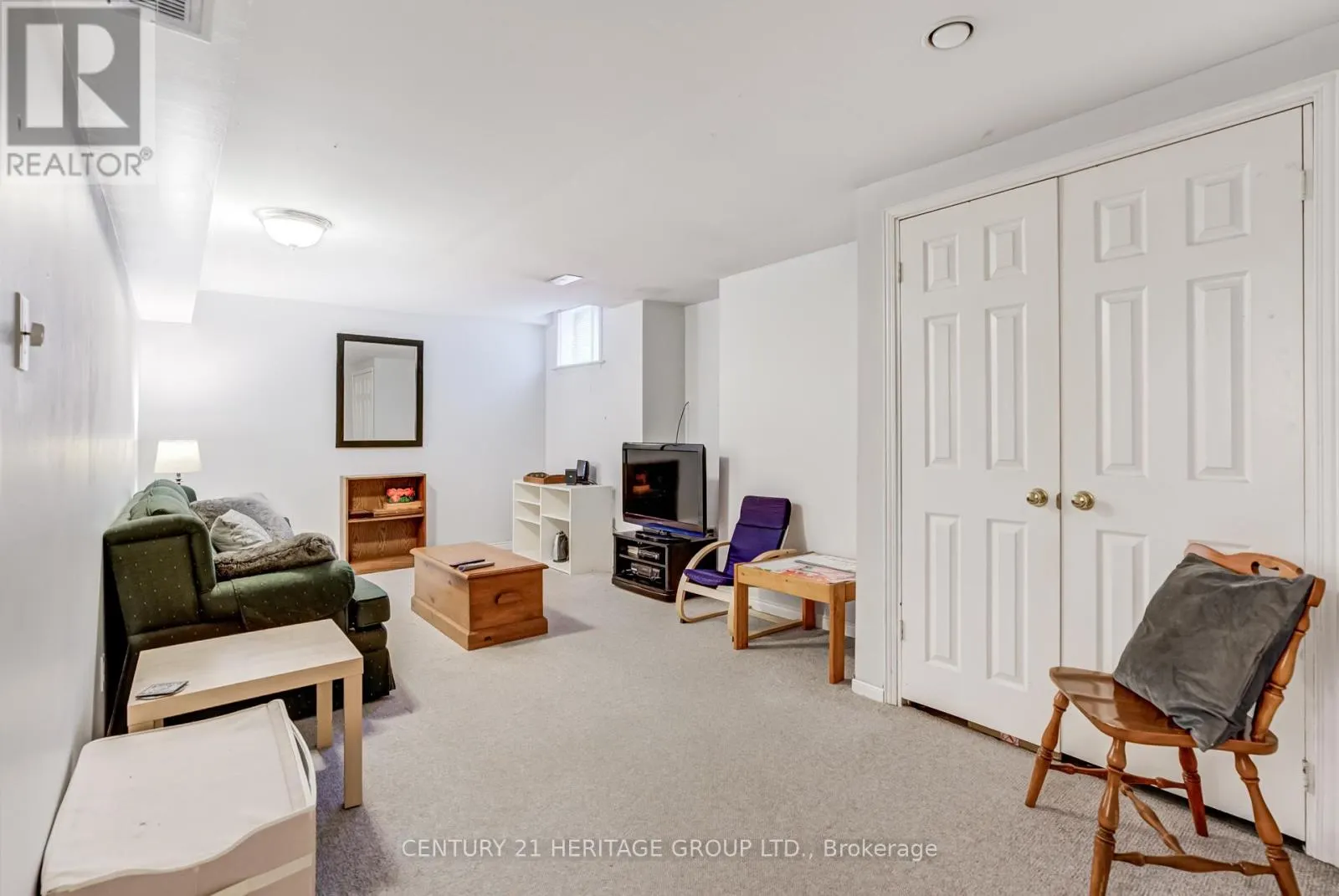 11 CLOSS SQUARE