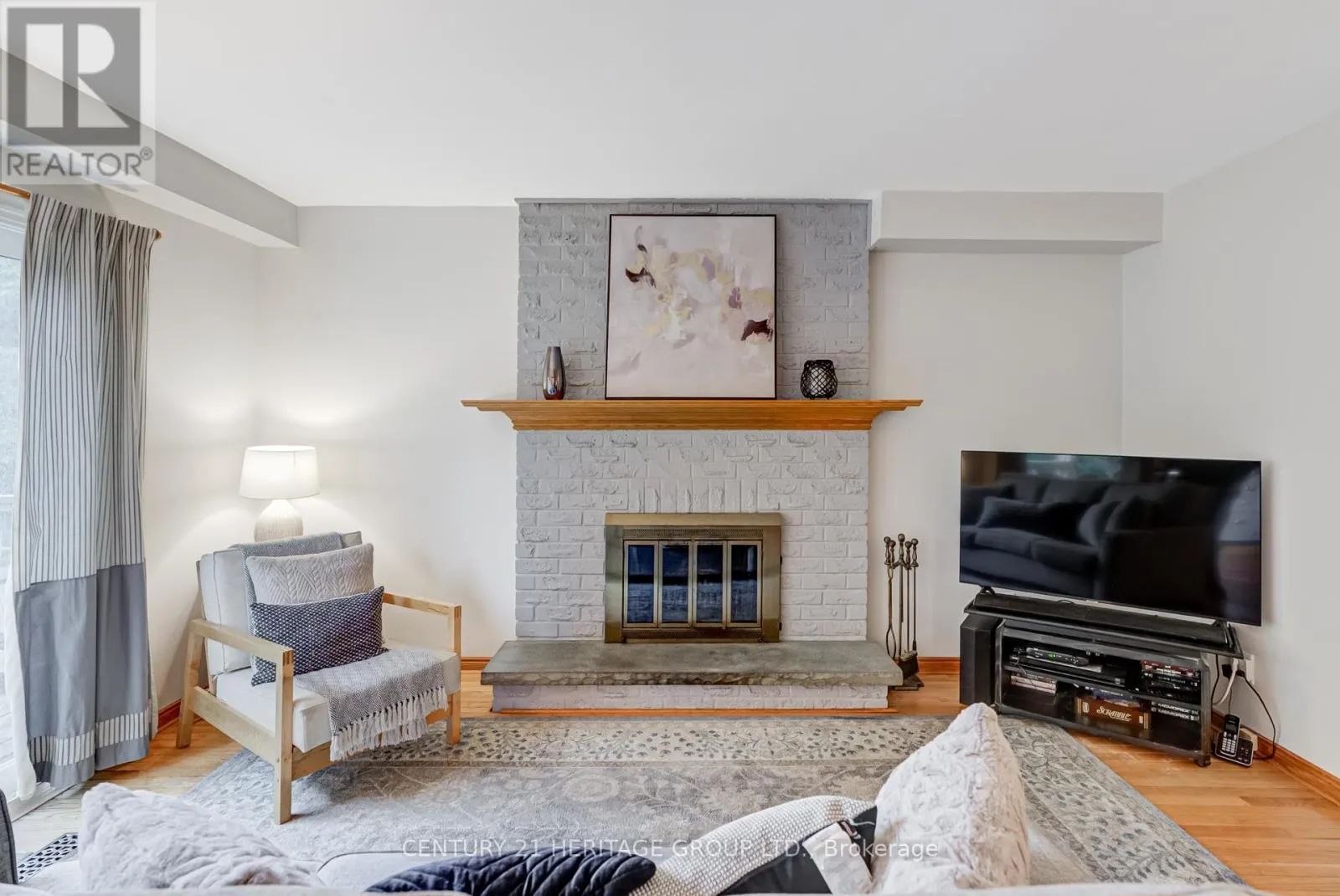 11 CLOSS SQUARE