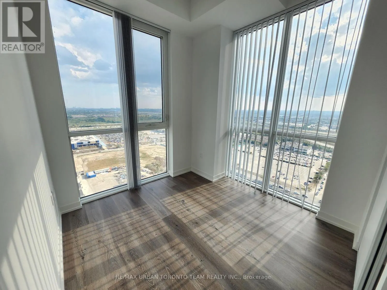 3112 - 28 INTERCHANGE WAY