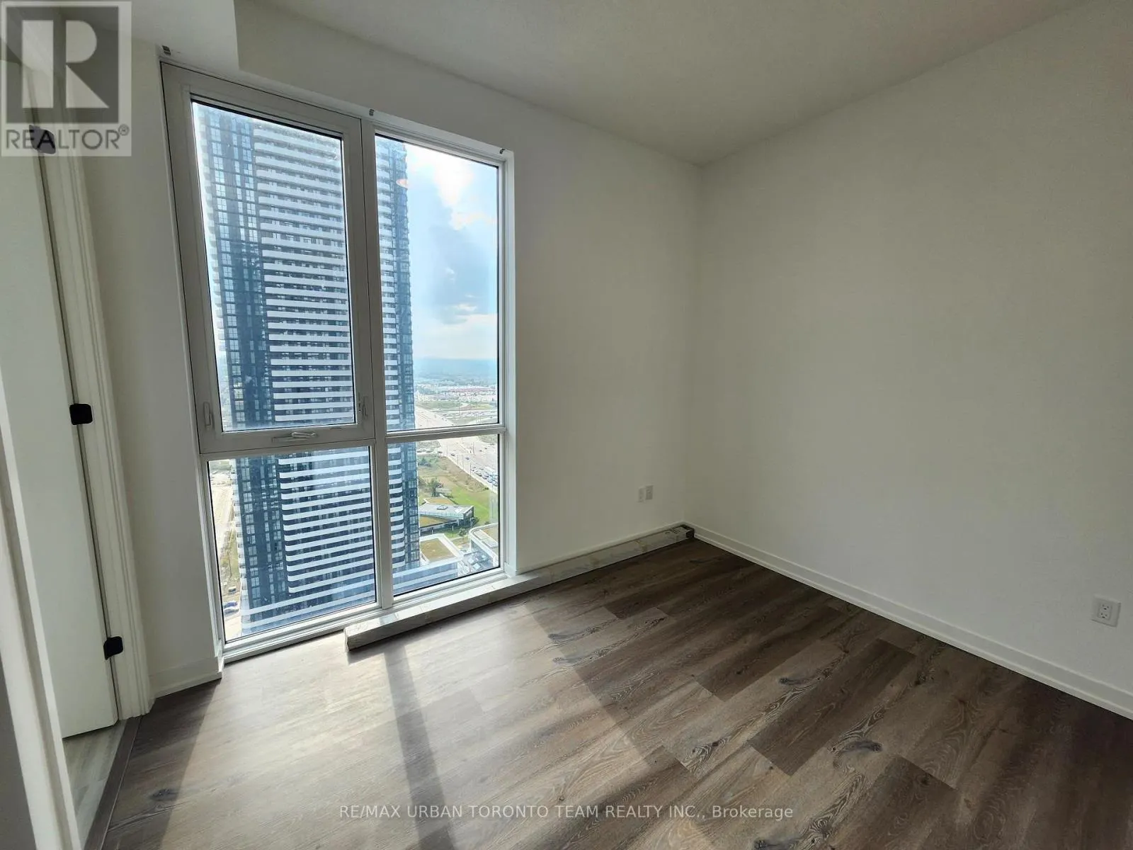 3112 - 28 INTERCHANGE WAY