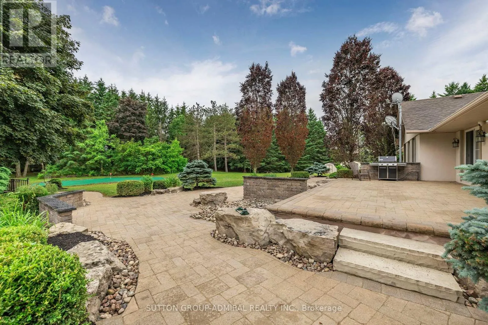 120 LAKE WOODS DRIVE