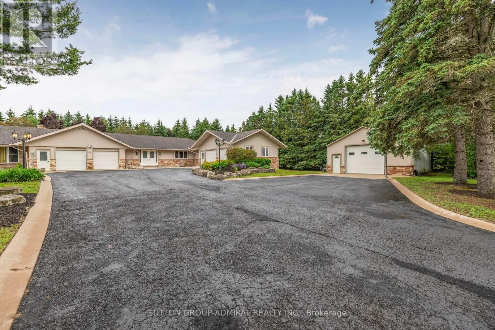 120 LAKE WOODS DRIVE