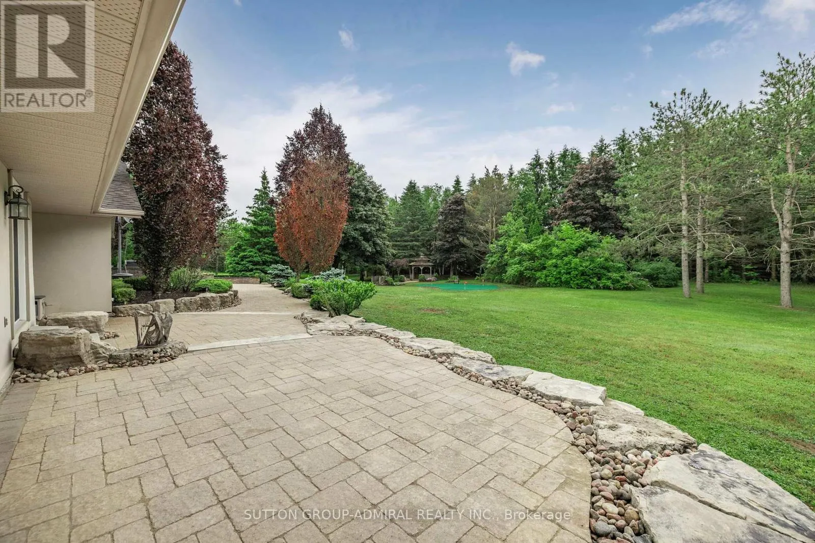 120 LAKE WOODS DRIVE