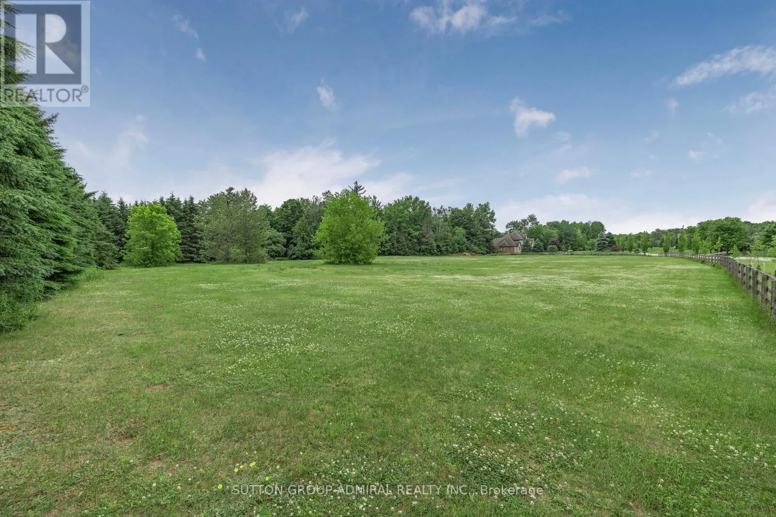 120 LAKE WOODS DRIVE