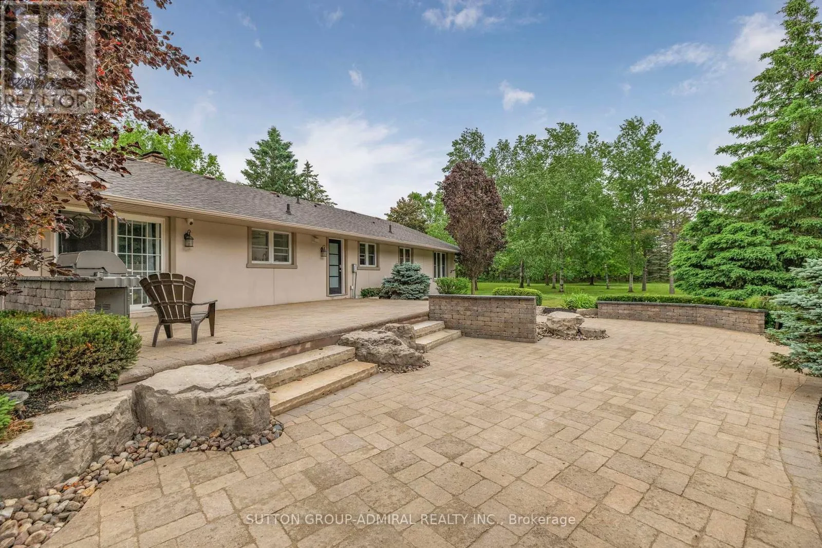 120 LAKE WOODS DRIVE