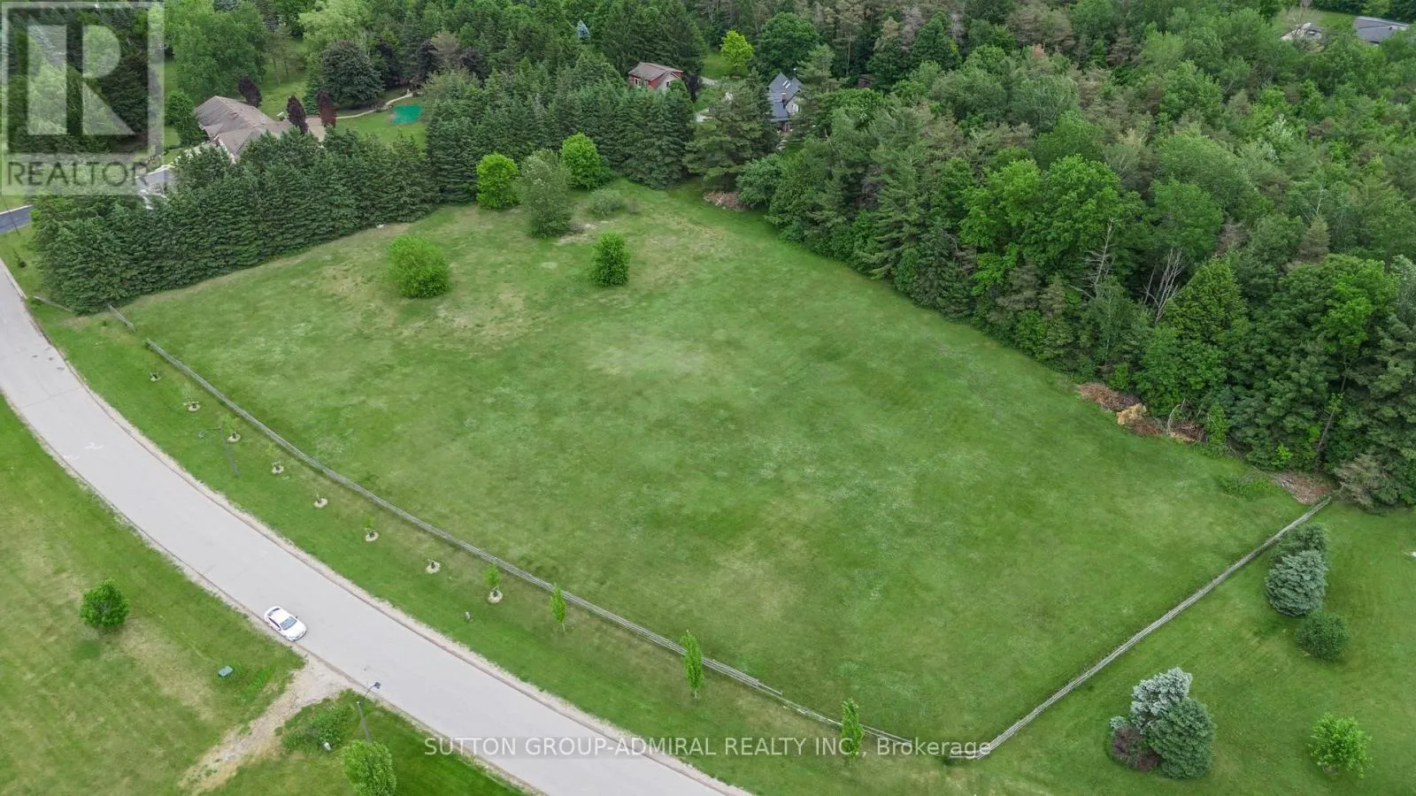 120 LAKE WOODS DRIVE