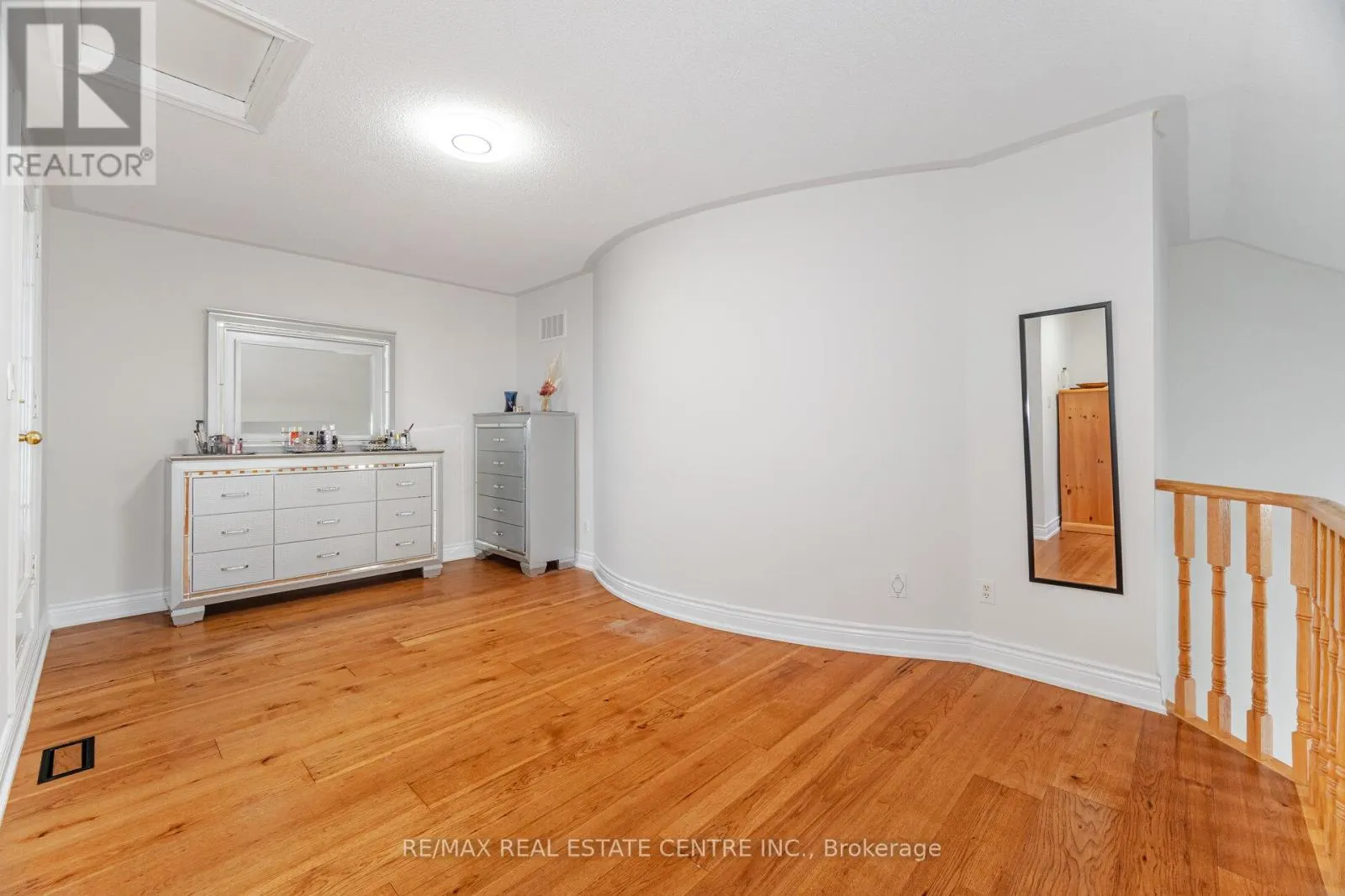 24 FUTURA AVENUE