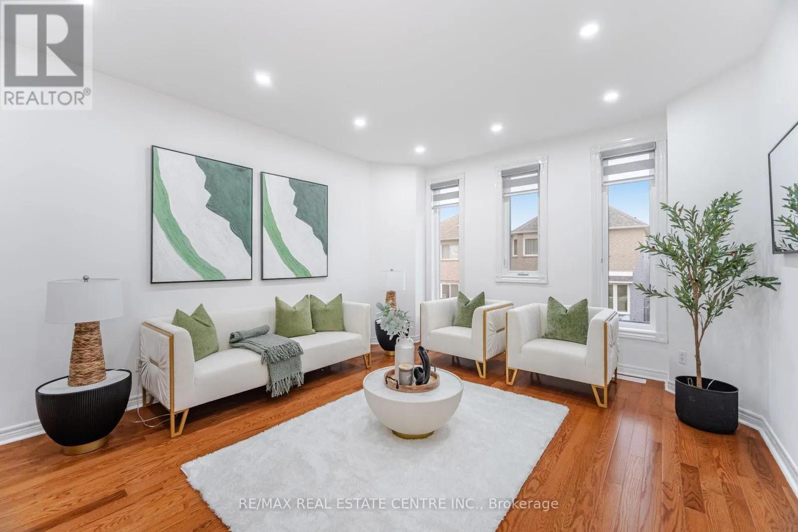 24 FUTURA AVENUE